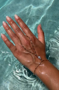 Gina Tricot 14+ beach hand chain Beige