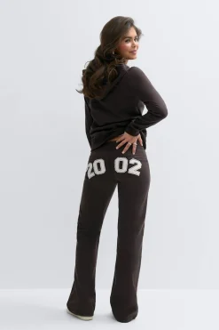 Sale Gina Tricot 14+ low flare sweatpants Bruin