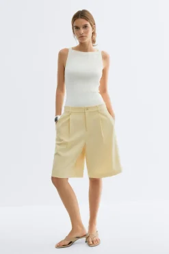 New Gina Tricot Bermuda shorts Geel
