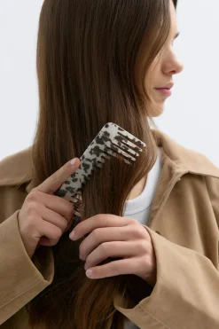 Clearance Gina Tricot Detangling comb Beige