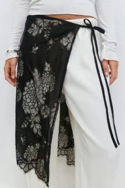 Hot Gina Tricot Lace apron skirt Zwart