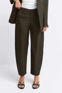 Hot Gina Tricot Mid waist barrel trousers Bruin