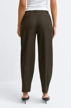 Hot Gina Tricot Mid waist barrel trousers Bruin