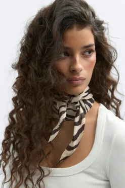 New Gina Tricot Mini scarf Zwart