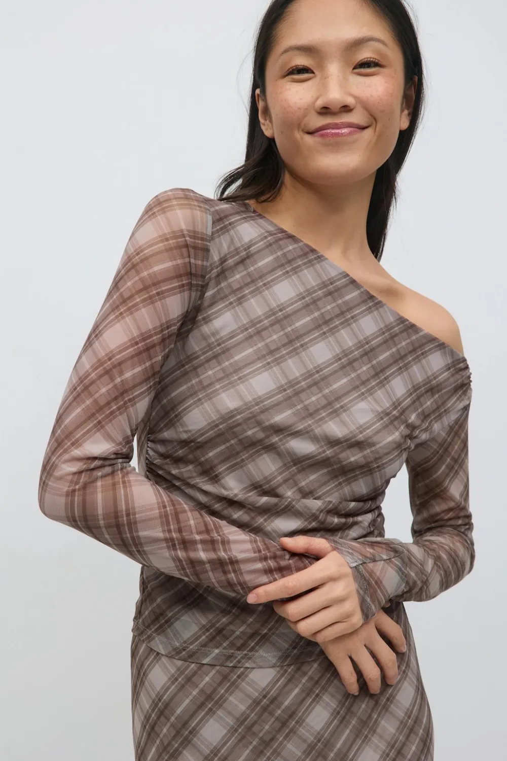 Outlet Gina Tricot Ruched mesh top Bruin