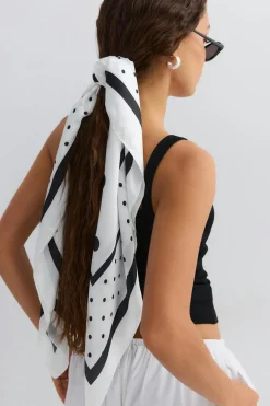 Discount Gina Tricot Satin scarf Zwart