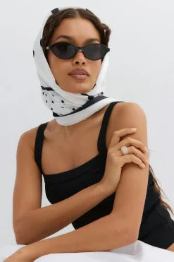 Discount Gina Tricot Satin scarf Zwart