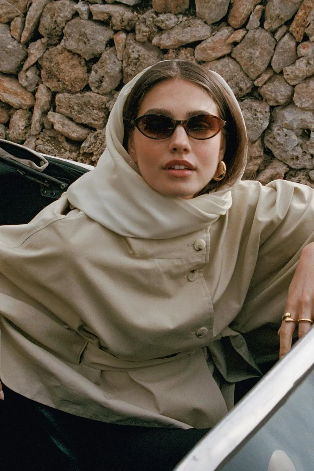 Discount Gina Tricot Short cape trench jacket Beige