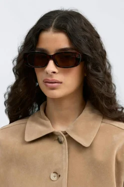Hot Gina Tricot Slim rectangular sunglasses Bruin