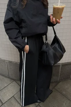 Hot Gina Tricot Sporty wide trousers Zwart