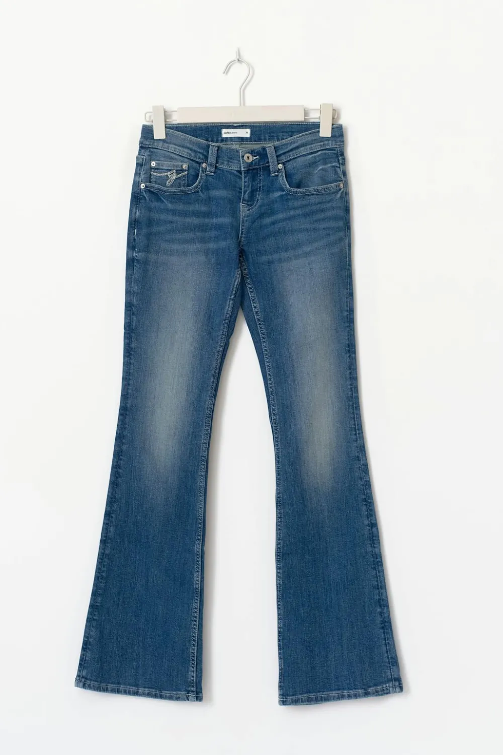 Discount Gina Tricot Ultra low bootcut jeans Blauw